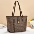 Klassische Schachbrett-Beuteltasche in Dunkelbraun mit Monogramm und feinem Griff - L37 B14 H29 / Monogrammdruck (CLN)