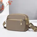 Bolso bandolera de nailon acolchado caqui oscuro con cremalleras multicapa - Estilo Acolchado / Caqui