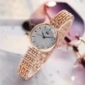 Montre femme élégante or rose avec bracelet perlé unique et cadran diamant argenté épuré - Bracelet Doré Cadran Blanc