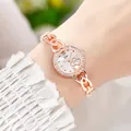 Orologio da donna in oro rosa con lunetta in strass e bracciale a maglie a cuore al polso - Cinturino Dorato Quadrante Bianco