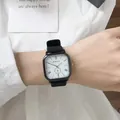Orologio al quarzo quadrato minimalista con numeri romani e dettagli del piccolo quadrante - Cinturino Nero Cassa Nera Quadrante Bianco