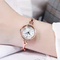 Elegante Damenarmbanduhr in Roségold mit Diamantlünette und schmalem Gliederkette - Roségold Weißes Zifferblatt