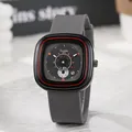 Detail van Koutake horloge met grijze siliconen band en industrieel gelaagde wijzerplaat - Grijs