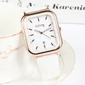 Quadratische Quarzuhr mit Roségoldgehäuse, weißem Silikonarmband und Datumsanzeige - Weiß