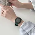 Minimalistisch vierkant quartzhorloge met donkergroene siliconen band en grijze wijzerplaat - Donkergroen