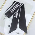 Μινιμαλιστικό μαύρο μεταξωτό φουλάρι με λευκά γαλλικά γράμματα και λεπτομέρειες - Μαύρο (T369-1)
