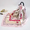 Carré de soie classique 90x90 avec imprimé chaîne nautique sur un sac à main - 90cm*90cm / Rose