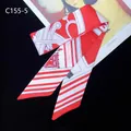 Twilly en soie à pois et rayures géométriques avec motif équestre vintage en rouge et blanc - Style Équestre Vintage Rouge Et Blanc (C155-5)