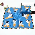 Zijden vierkante sjaal met cartoon kung-fu meisjes en geruite randen decoratie - Blauw