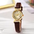 Montre rétro à quartz pour femme avec boîtier en métal doré et bracelet en cuir marron - café