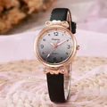 Montre quartz élégante pour femme en or rose avec bracelet en cuir noir et détails strass - Noir
