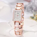 Elegante roségoldene Quarzuhr für Damen mit weißem Emaille-Band und Kristallindizes - Roségold-Weiß