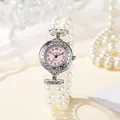 Elegante reloj de cuarzo para mujer con esfera rosa y pulsera de doble fila de perlas - Esfera Rosa