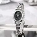 Elegante Damenuhr mit ovalem Silbergehäuse, schwarzem Zifferblatt und Stahlarmband - Silbernes Armband Schwarzes Zifferblatt