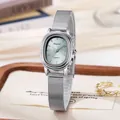 Elegante reloj ovalado de mujer con esfera verde y correa milanesa de plata, estilo de lujo - Esfera Azul