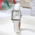 Dettaglio dell'orologio vintage quadrato da donna con cassa argento e cinturino bianco - Cinturino Bianco Quadrante Bianco