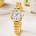 Elegant goudkleurig kwartshorloge voor dames met witte wijzerplaat en blauwe wijzers - Gouden Band Met Witte Wijzerplaat