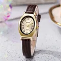 Elegante goldene ovale Quartzuhr mit braunem Lederarmband in Krokoprägung und römischen Ziffern - Kaffeeband Goldgehäuse Goldzifferblatt