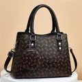 Sac seau vintage marron avec imprimé logo, pochette interne et petit porte-monnaie rond - Sac à Main et Pochette / Noir