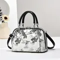 White tote bag with oriental ink wash print and black leather handles in elegant setting - 22x10x15cm / Black