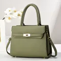 Large capacity lychee texture tote bag in deep green with classic metal lock and shoulder strap - 28cm x 11cm x 22cm / Green
