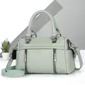 Sac à main vert clair en cuir souple avec bandoulière et texture grainée naturelle - Vert