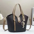 Bolso cubo macaron en negro y caqui con colgante de estrella y perla y correa ajustable - 28cmx9cmx18cm / Negro