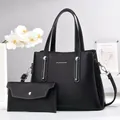 Grande borsa tote in pelle nera con cuciture bianche e pochette coordinata su sfondo bianco - Nero