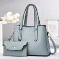Grande borsa a mano azzurra e portafoglio coordinato in pelle a grana litchi - Blu