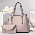Grande borsa tote rosa con pochette abbinata e finitura testurizzata a grana litchi - Viola