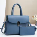 Ensemble sac à main minimaliste bleu marine en cuir grainé avec petite pochette - 28/11/22 / Bleu