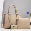 Detailliertes dreiteiliges Taschen-Set in Beige mit Lychee-Struktur und Nietendetails - 30cm x 13cm x 23cm / Khaki