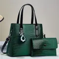 Conjunto de bolso verde con patrón de cocodrilo con cartera y colgante de perlas - Negro