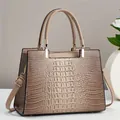 Sac à main élégant beige avec motif crocodile, dégradé et détails métalliques dorés - Khaki