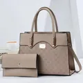 Conjunto de bolso tote y cartera topo con elegante textura de rosas y placa de metal - Caqui