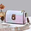 Bolso Boston degradado rosa y azul con estampado floral y correa bordada Venus - Marrón