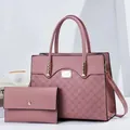 Ensemble sac à main mauve avec gaufrage floral de roses et détails dorés élégants - Rose