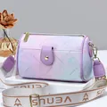 Bolso Boston degradado rosa y violeta con relieve floral y correa de hombro tejida ancha - Morado