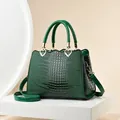 Sac à main vert foncé motif crocodile avec finitions cœur doré pour femmes - Vert