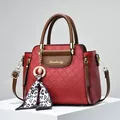 Borsa trapuntata rossa con manici marroni e sciarpa decorativa con stampa leopardata - Borgogna