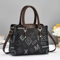 Borsa tote classica in pelle nera con stampe di lettere bianche e manici marroni - Nero