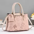 Borsa a mano rosa in pelle PU con motivi di lettere e tracolla regolabile da donna - Rosa