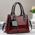 Detail of red and black leopard print handbag with glossy finish and mini purse - L30xW13xH22 / Red