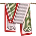 Detail van zijden sjaal met geometrische strepen hangend aan een tak op witte achtergrond - Knoop Donkergroen Roze Rand Stijl (3) / 150*40cm