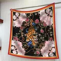 Carré de soie motif tigre et fleurs avec bordure orange et style vintage 90x90cm - 90cm / Style Floral Tigre Noir