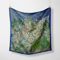 Foulard in seta twill con stampa Van Gogh Lillà e bordo in raso blu navy elegante - 53*53cm / Castagno Artistico