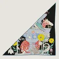 Künstlerisches Dreieckstuch mit Giraffen und Blumen aus warmer Kunstseide Schal - Künstlerischer Flora Fauna Druck (30)