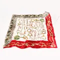 Grande foulard in seta 90cm con stampa equestre classica in rosso, bianco e oro - Bordo Rosso