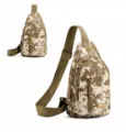 Detail der Brusttasche mit Wüsten-Digital-Camouflage, Kopfhöreröffnung und Gurt - Wüstentarnmuster