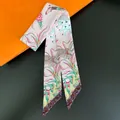 Twilly di seta rosa con motivi di elefanti e fiori tropicali su scatola di lusso - C251-2 / Rosa